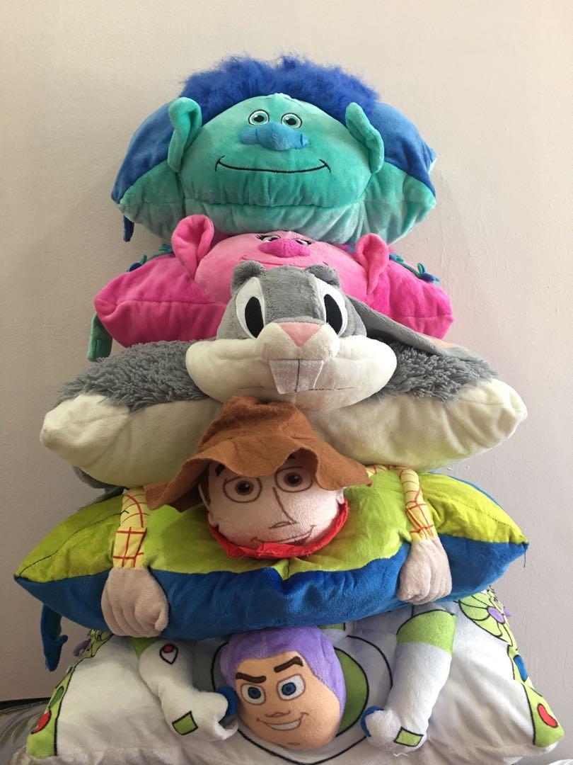 Donald duck pillow pet store