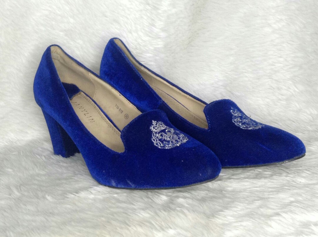 blue velvet chunky heels