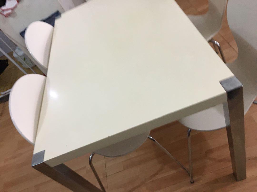 Table (Category: Tables & Sets) located in Kuala Lumpur. Submitted by aisyarsh (Listing ID 1019807180, Image 3). Description: Setiap defect di last gambar terima kasih nak clear tiada ruang.