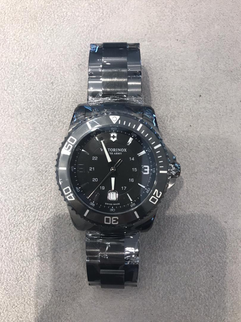 Victorinox maverick hotsell black edition