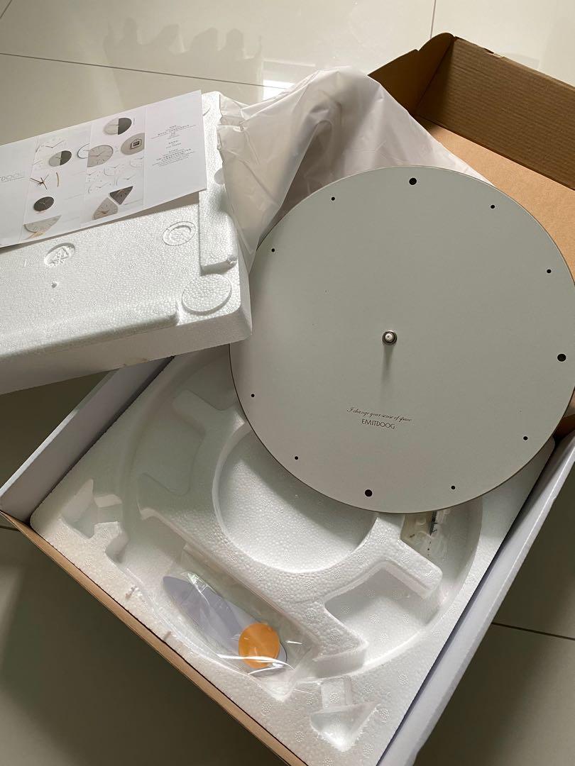 Wall clock (Category: Clocks) located in Singapore. Submitted by lq1101 (Listing ID 1019843004, Image 3). Description: Brand new wall clock Simple/Modern design 29*29cm 500g.