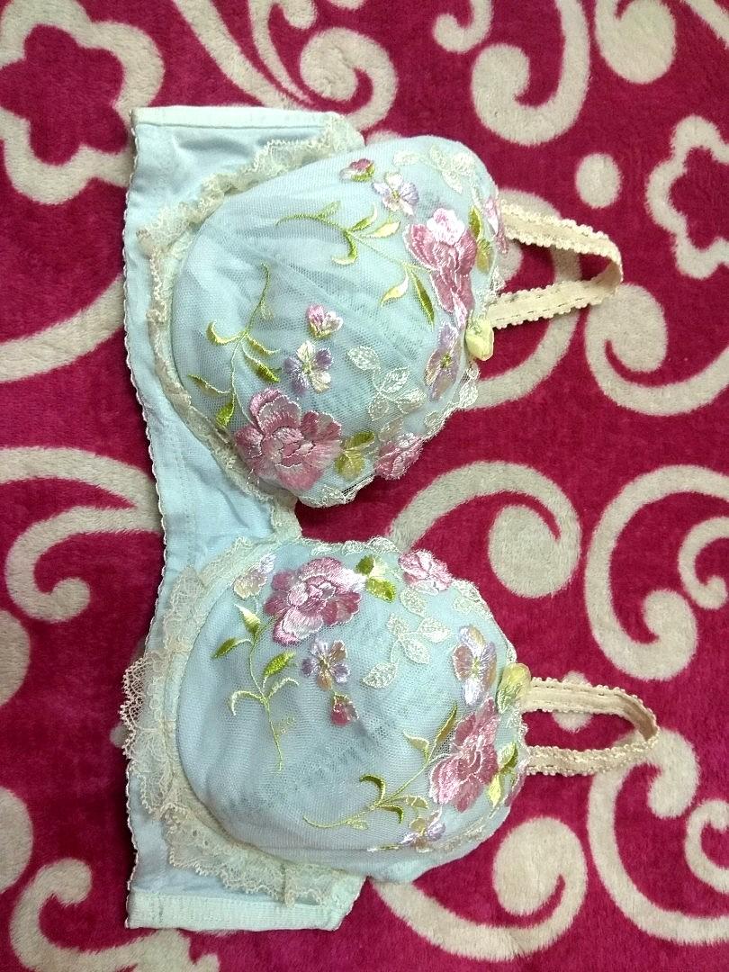 Wing E75/JL22 (Category: Blouses) located in Seberang Jaya. Submitted by pre_loved86 (Listing ID 1019846709, Image 2). Description: EMBROIDERED/BABY BLUE TAG SIZE E75/WIRED/NO PADDED ITEM ADA YG STAIN & BERBULU YG CEREWET XDIGALAKKAN 🤗 BUNDLE ITEM ➡️ NOT FOR FUSSY BUYER ➡️ FAST PAYMENT TQ ☑️.