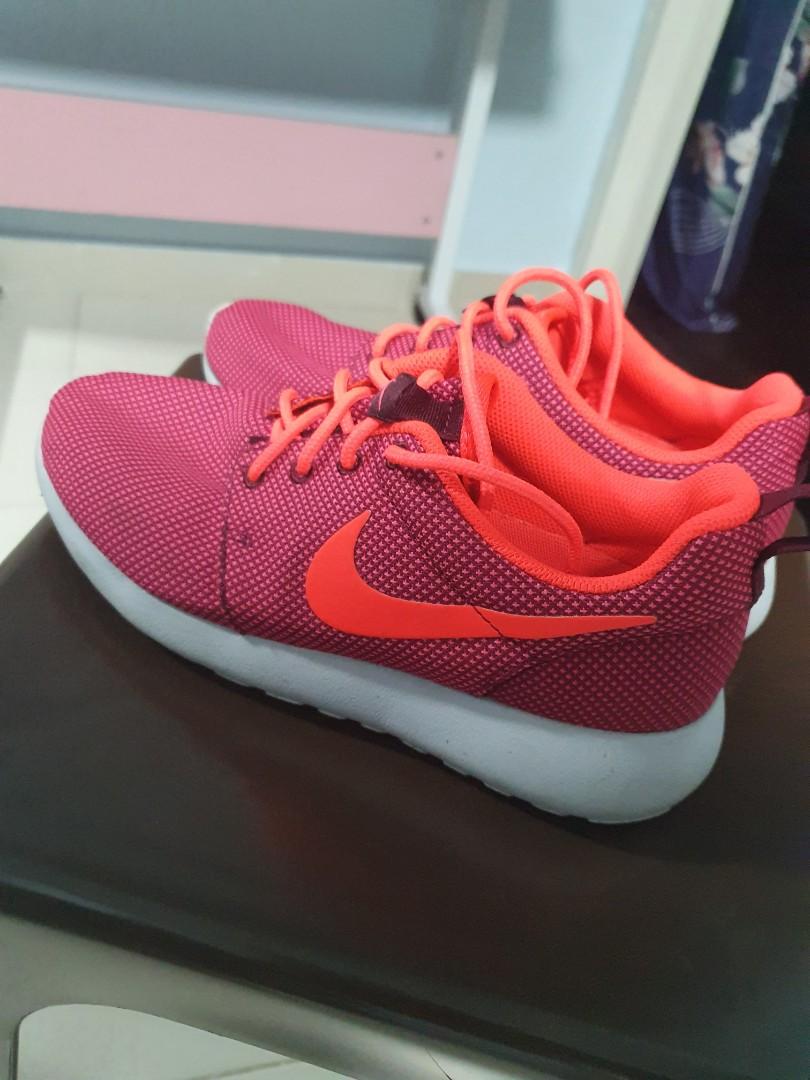 pink roshe one women's