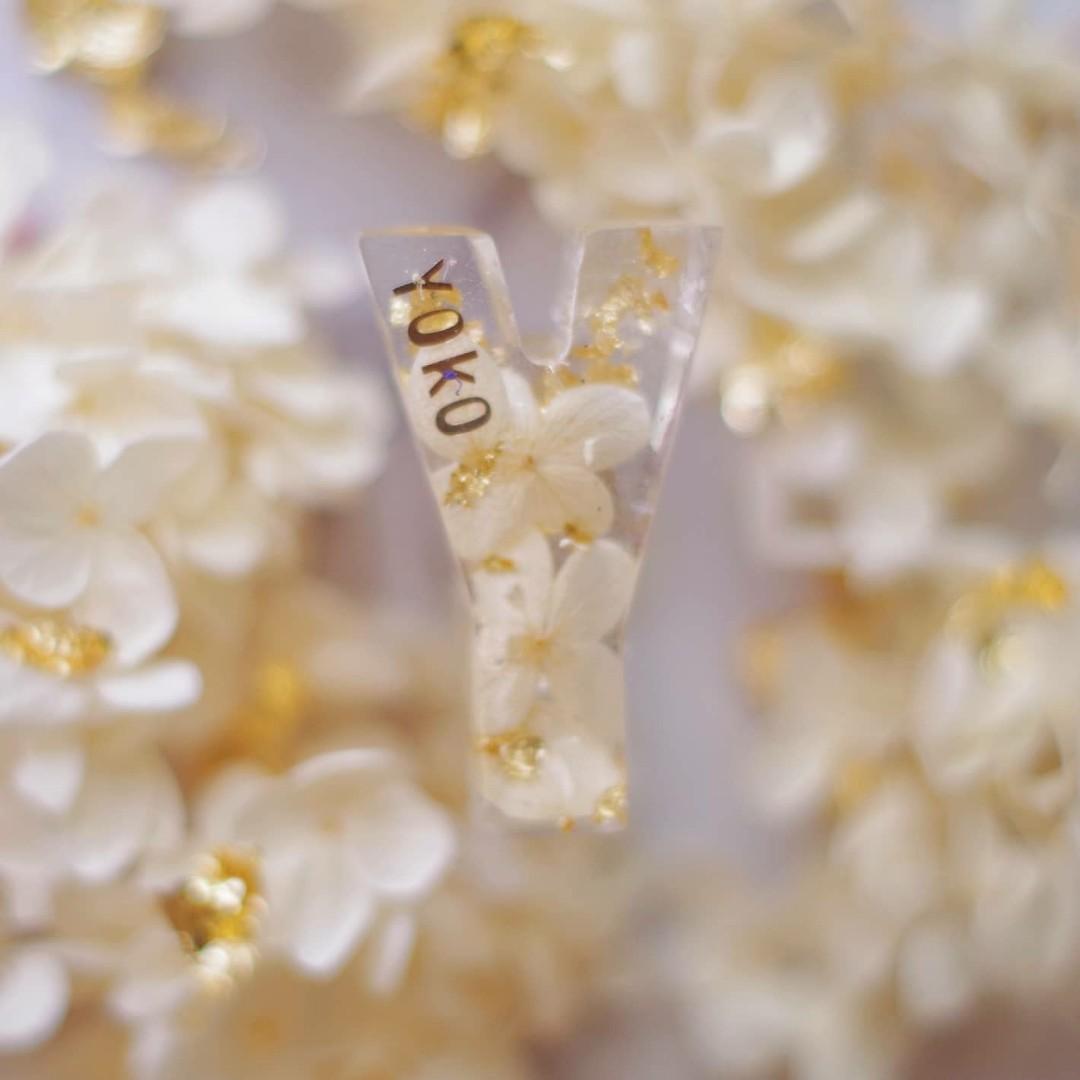 定制人名永生繡球花水晶字母匙扣 興趣及遊戲 手作 自家設計 文具及工藝 手作 Carousell