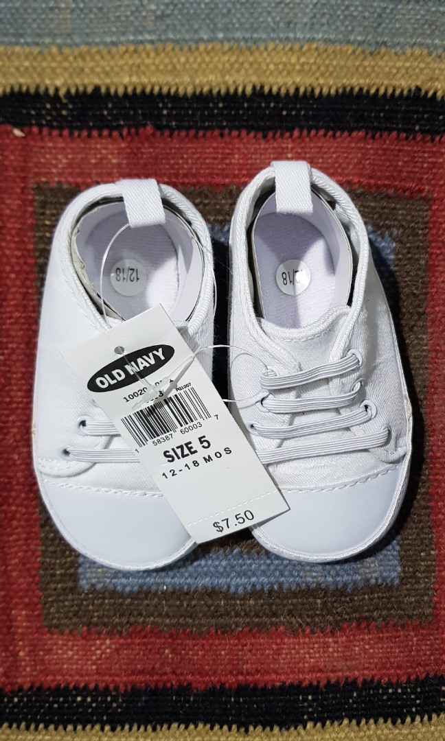 Baby Shoes OLD NAVY size 5, Babies 