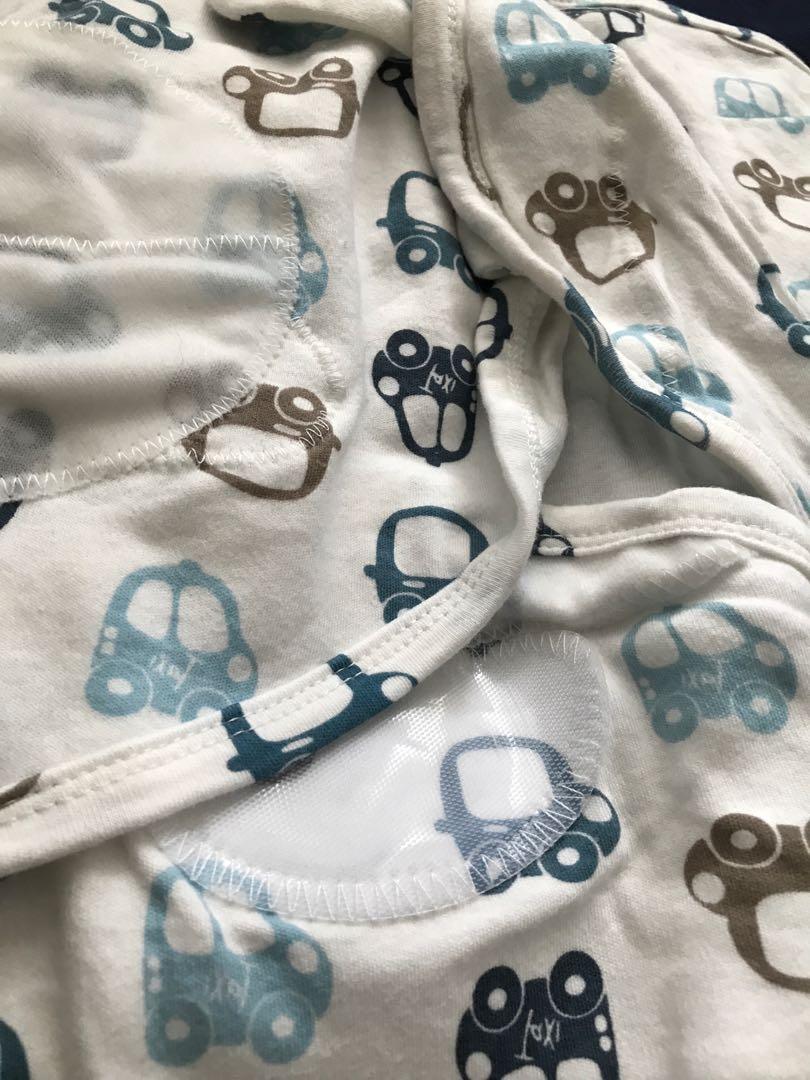 Baby Velcro swaddle, Babies & Kids, Bathing & Changing, Diapers & Baby