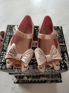 (Category: ) located in . Submitted by shopperholic16 (Listing ID 1020216950, Image 1). Description: .