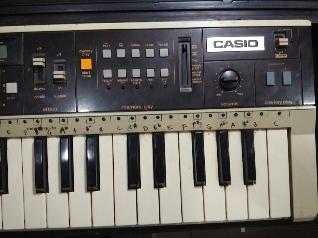 Casio casiotone mt 70 vintage Keyboard synth Hobbies Toys