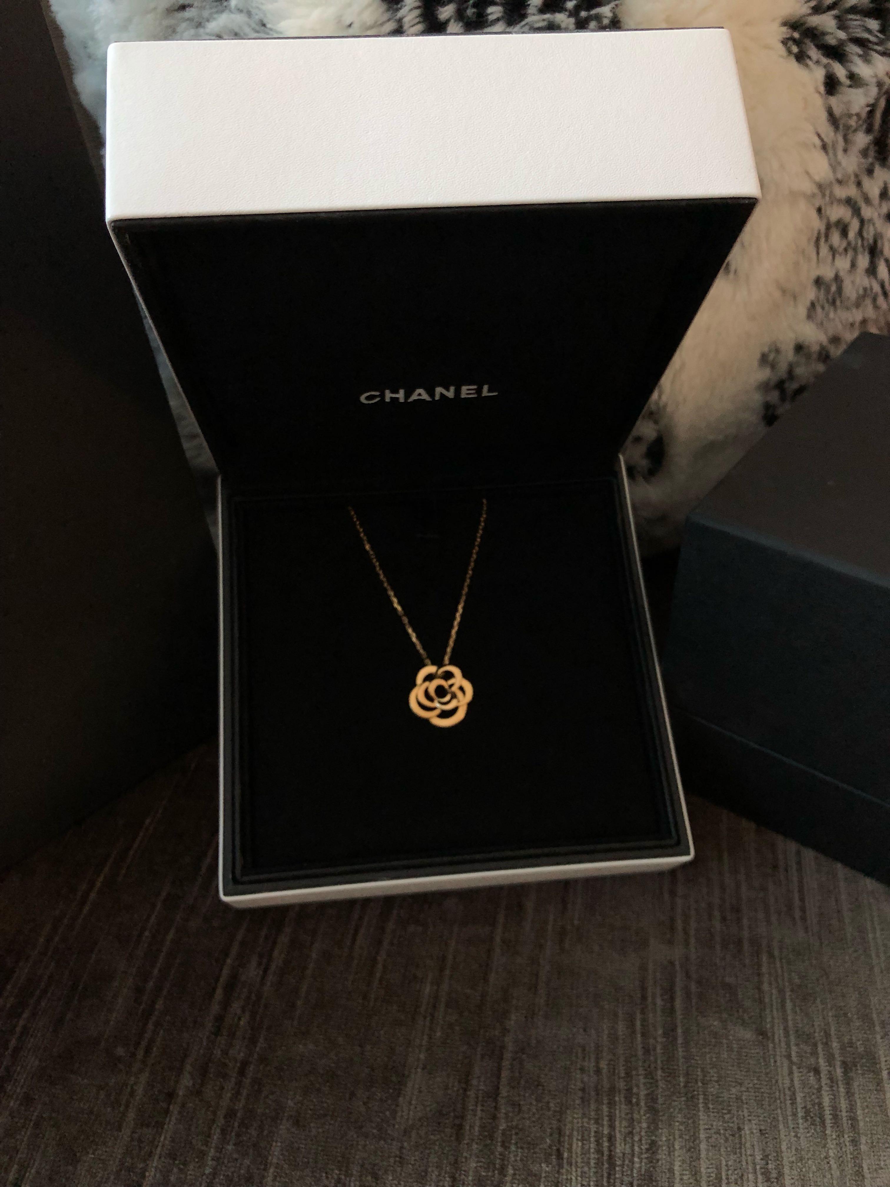 Chanel J2925 FIL DE CAMELIA 18K Gold Necklace 💯 authentic , Women's  Fashion, Jewelry & Organisers, Necklaces on Carousell