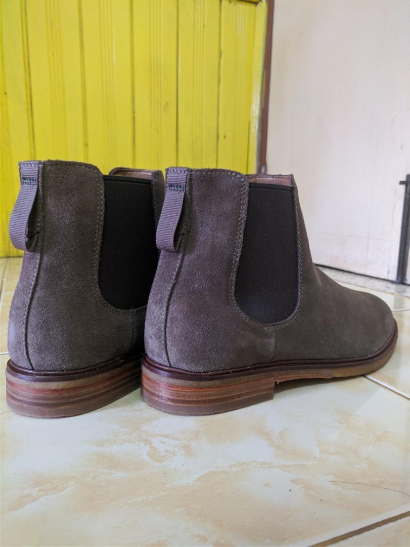 Clarkdale gobi sale olive suede