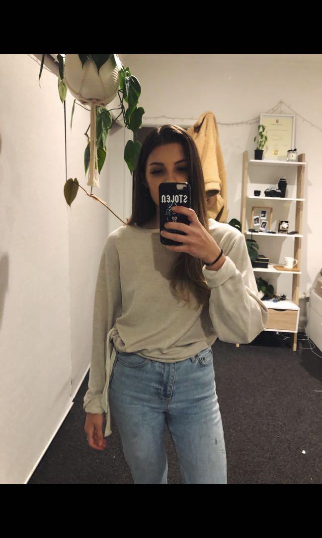 Country road sweat (Category: Clothes) located in Auckland. Submitted by durri (Listing ID 1020055901, Image 2). Description: Xxs Would fit a 8-10 though as country road sizing runs really large. Has a tie at the waist too :) .