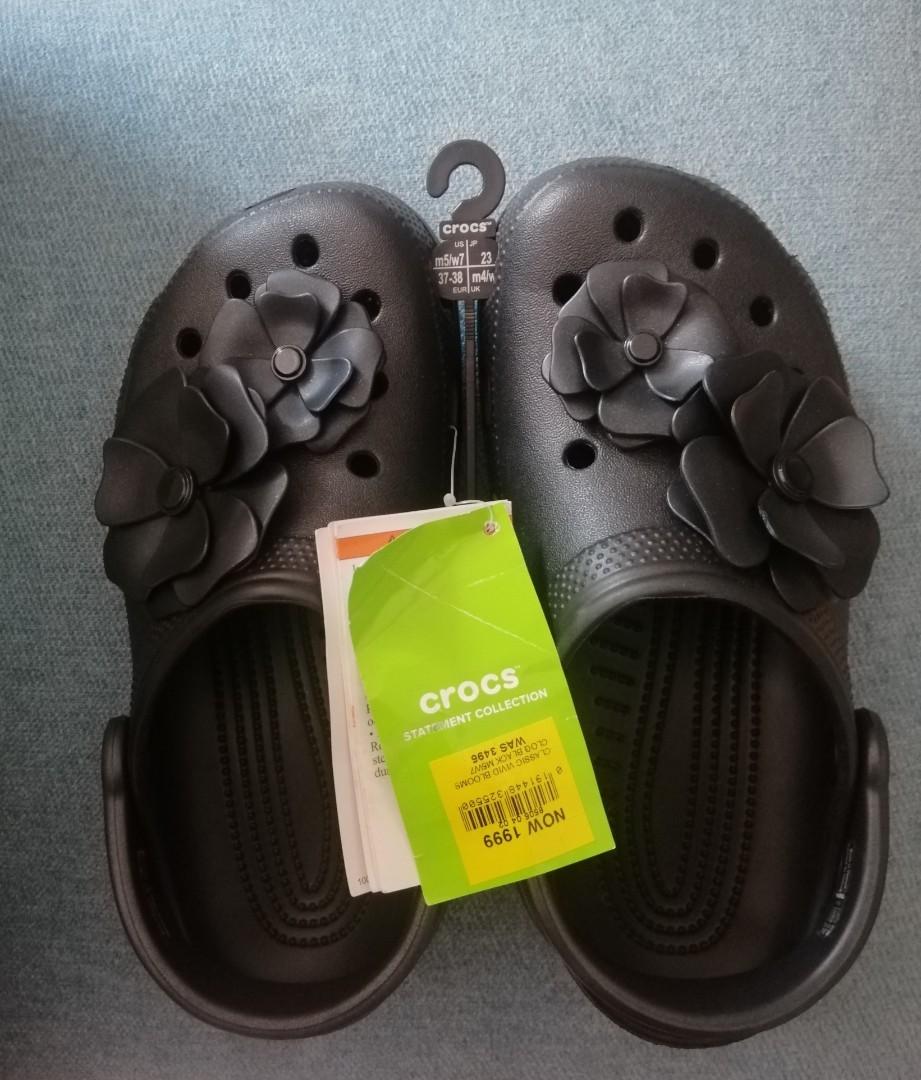 Crocs classic hotsell vivid blooms clog