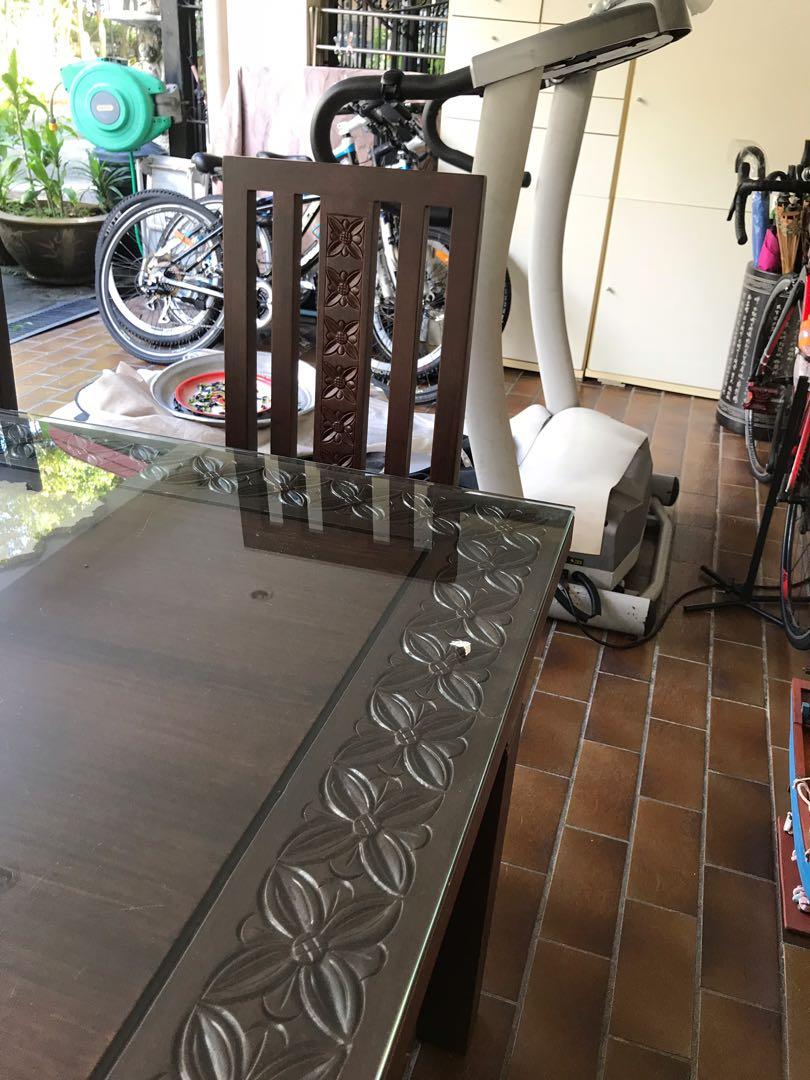 Dining Table Set (Category: Tables & Sets) located in Singapore. Submitted by yeohleeha (Listing ID 1020126071, Image 3). Description: .