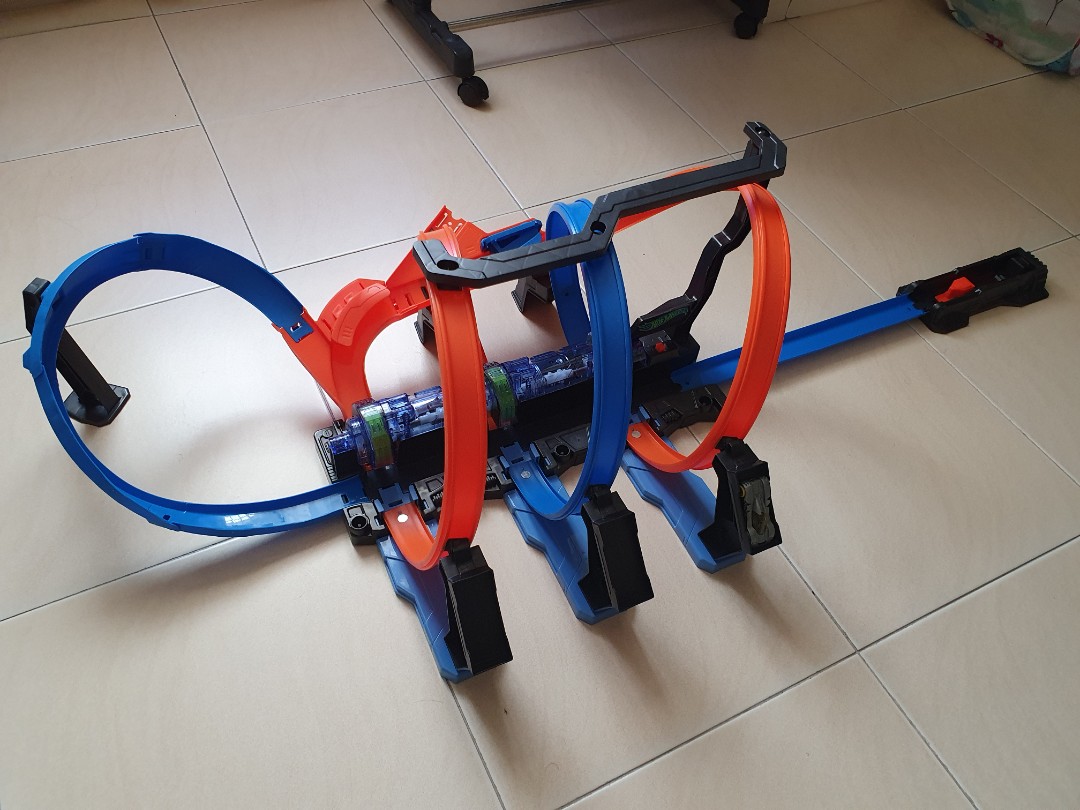 Hot Wheels Corkscrew Crash Track Set, Hobbies & Toys, Toys & Games on