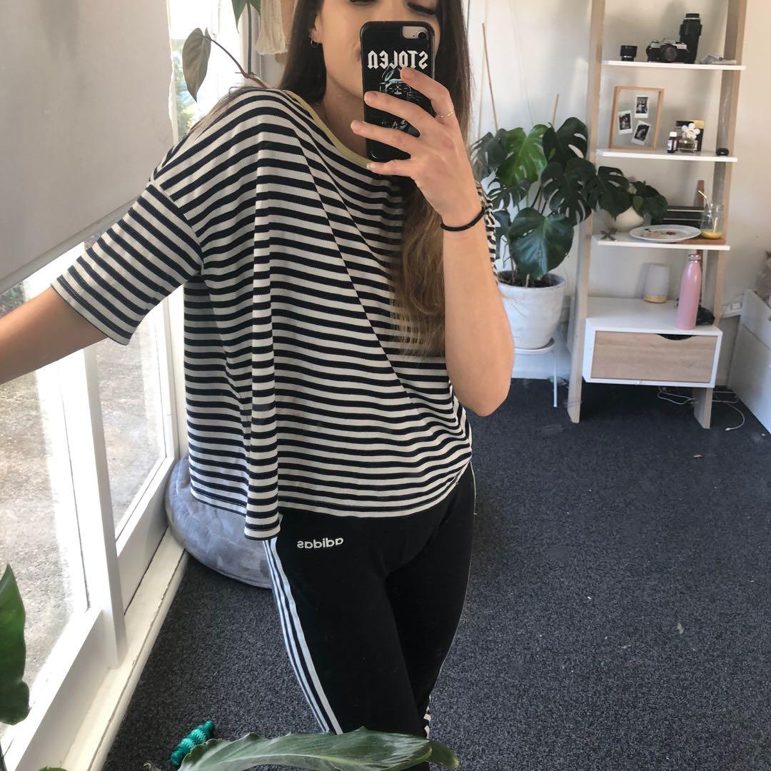 Huffer t shirt (Category: Clothes) located in Auckland. Submitted by durri (Listing ID 1020069152, Image 1). Description: Size S Would fit 6-12 .