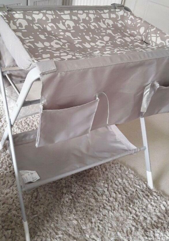 Collapsible changing shop table ikea