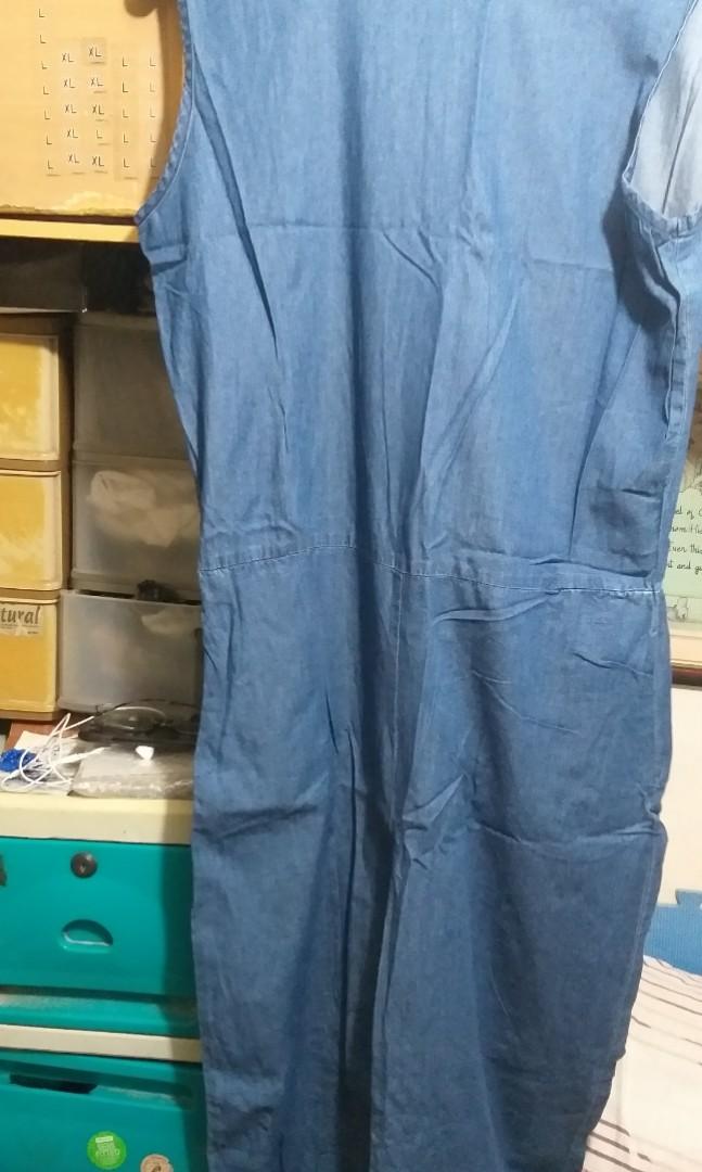 Jump suit (Category: Jumpsuits) located in Manila. Submitted by mallows__ (Listing ID 1020207463, Image 1). Description: jump suit sale in good condition..