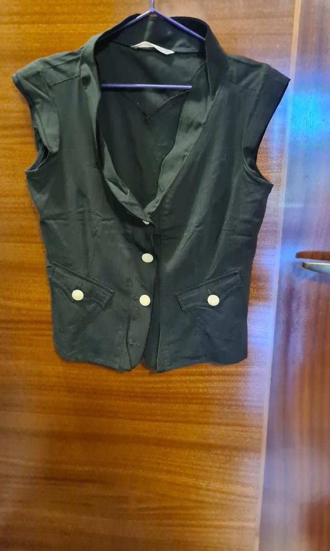 levis black vest