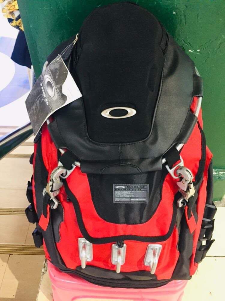 oakley kitchen sink backpack red