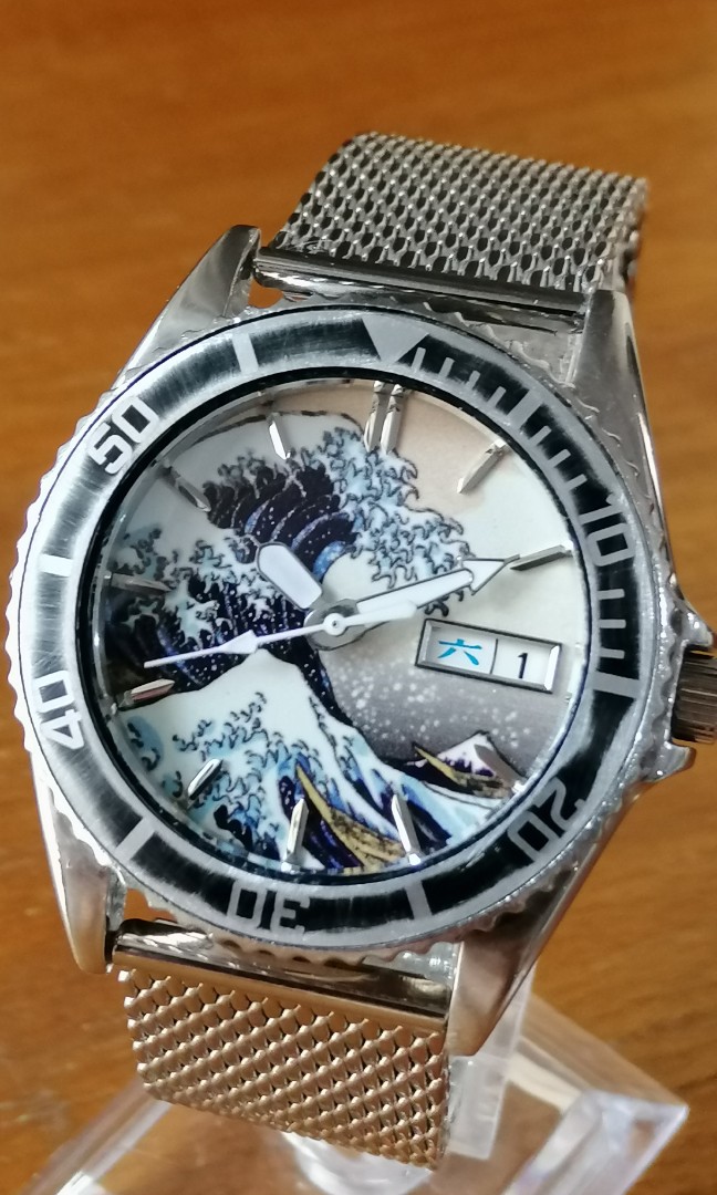 Seiko Kanagawa great wave dial Let the light shine, Luxury, Watches on  Carousell