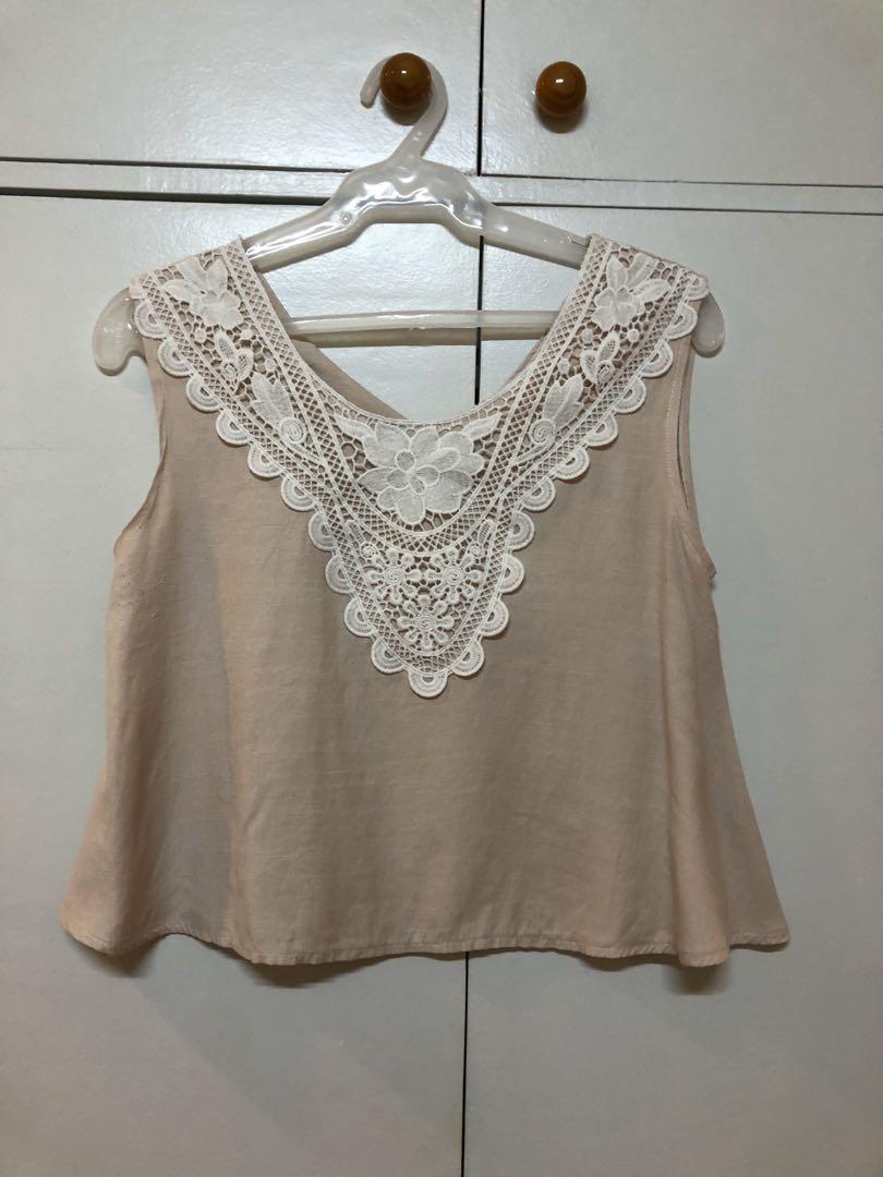 Suye Light Brown Floral top (Category: Others Tops) located in Pasig City. Submitted by cconcept (Listing ID 1020190026, Image 1). Description: RFS: Spring Cleaning Bought in hongkong .