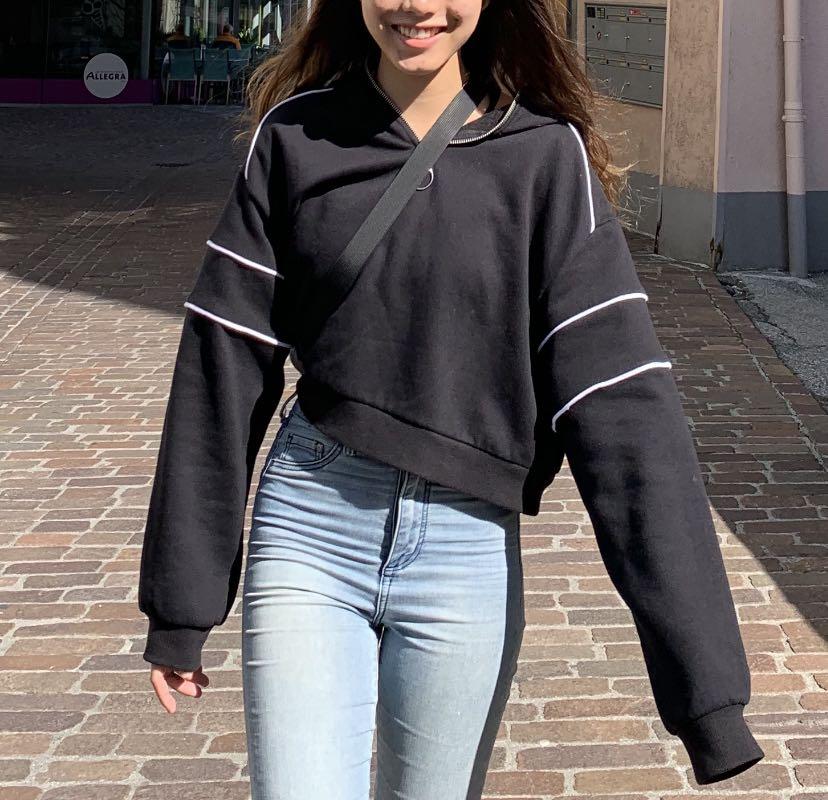 black zip up crop hoodie