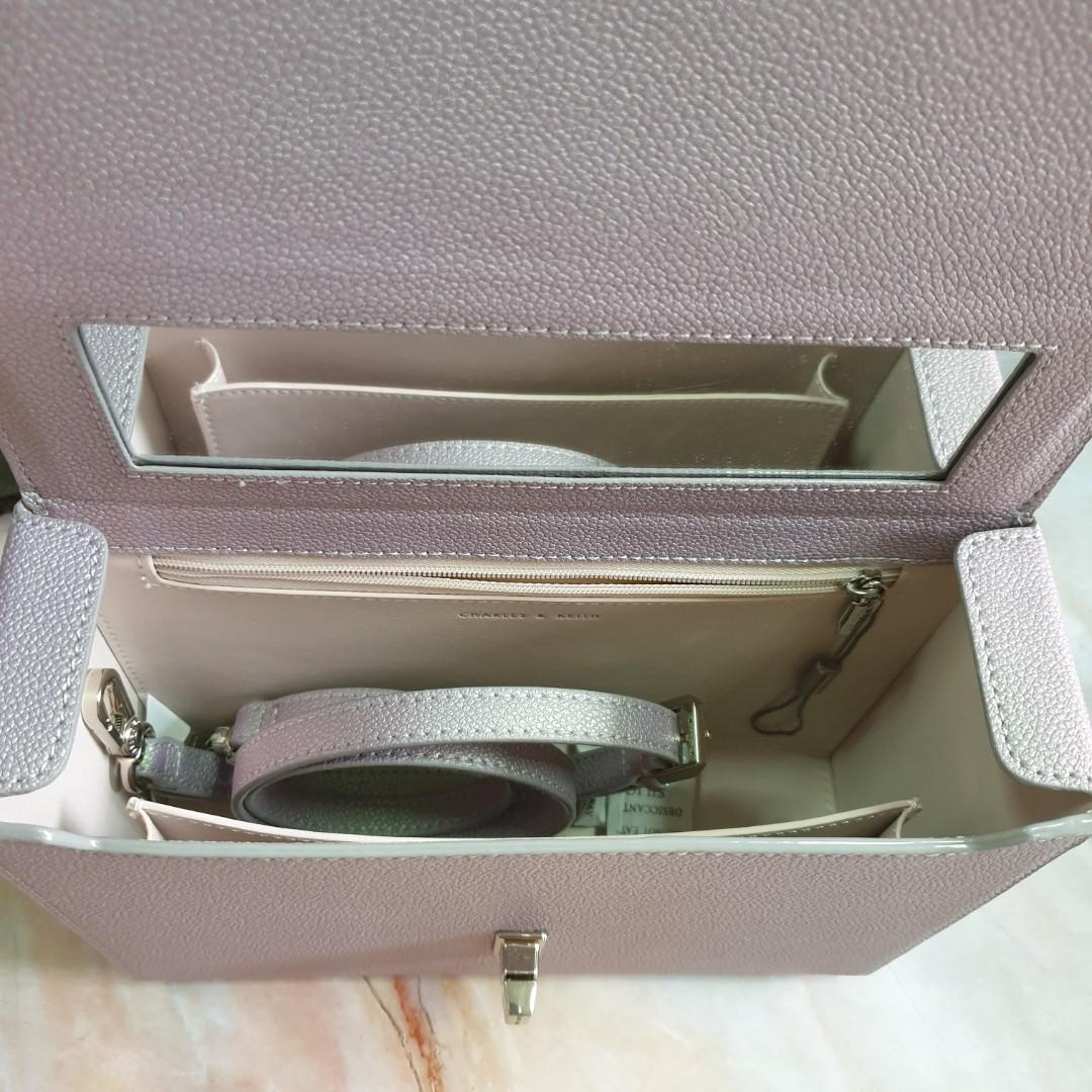 chain detail turn lock bag