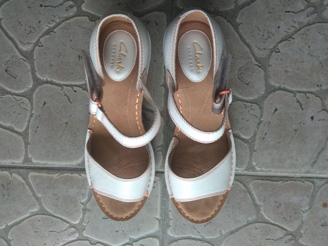 clarks artisan white sandals
