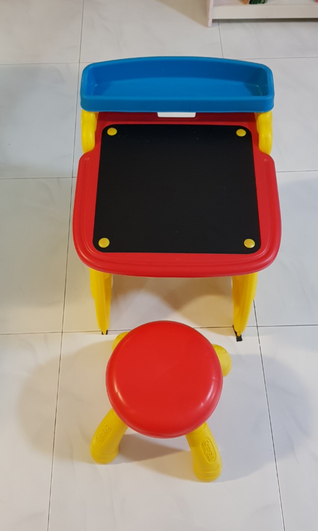 childrens table and chairs crayola