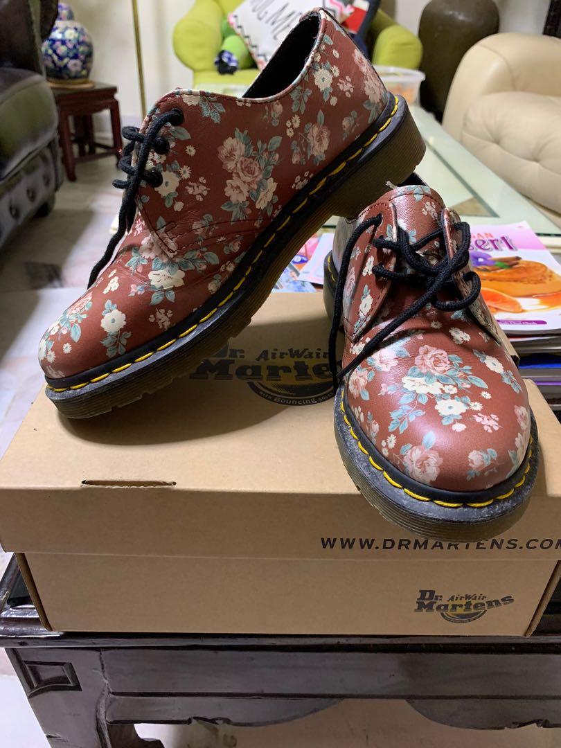 dr martens one utama
