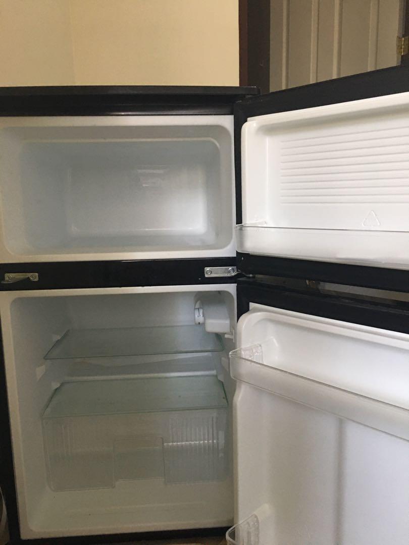 fujidenzo 2 door ref