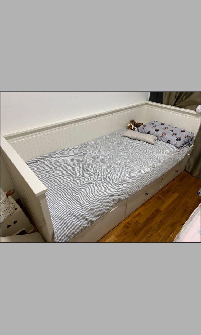 Ikea Hemnes Daybed Furniture Beds Mattresses On Carousell