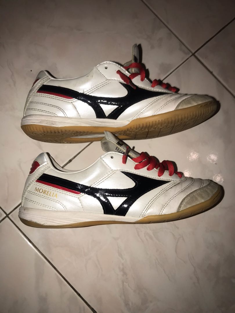 Kasut store futsal mizuno
