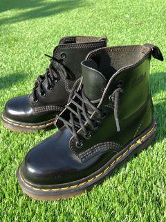 dr martens one utama