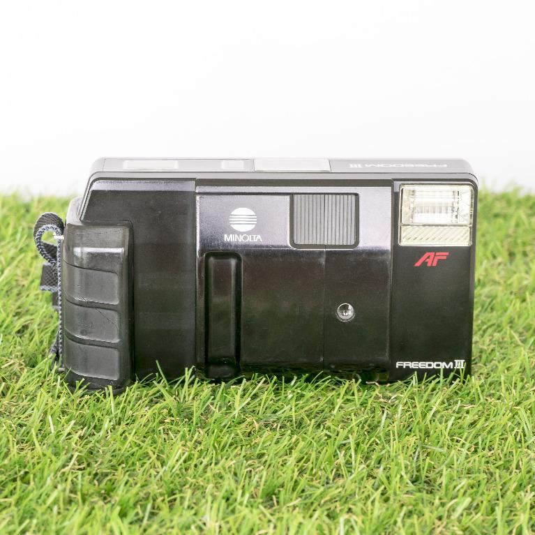 Minolta Freedom III 35mm F2.8 Film Camera, Photography, Cameras on