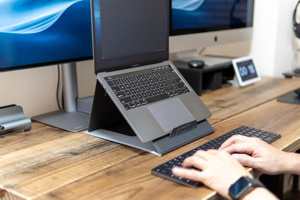 MOFT Z: The 4-in-1 invisible sit-stand laptop desk Authentic, Mobile ...
