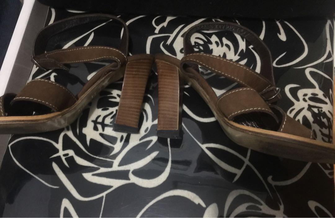 Pennyblack Leather Italy Heels (Category: Heels) located in Quezon City. Submitted by rmave (Listing ID 1020534489, Image 2). Description: Authentic Pennyblack Brown Heels Made in Italy Leather Classy Crossback Strap In Good Condition Sign of usage RFS: Decluttering, Closet Clean Up Price: P800 NOW, Last Price: P350 Pick Up Fee by the Buyer Location: Quezon City .
