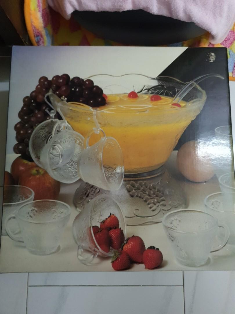 Sapphire glassware (Category: Other Kitchenware & Tableware) located in Singapore. Submitted by wa_si_lin_lao_bei (Listing ID 1020486890, Image 1). Description: New condition.