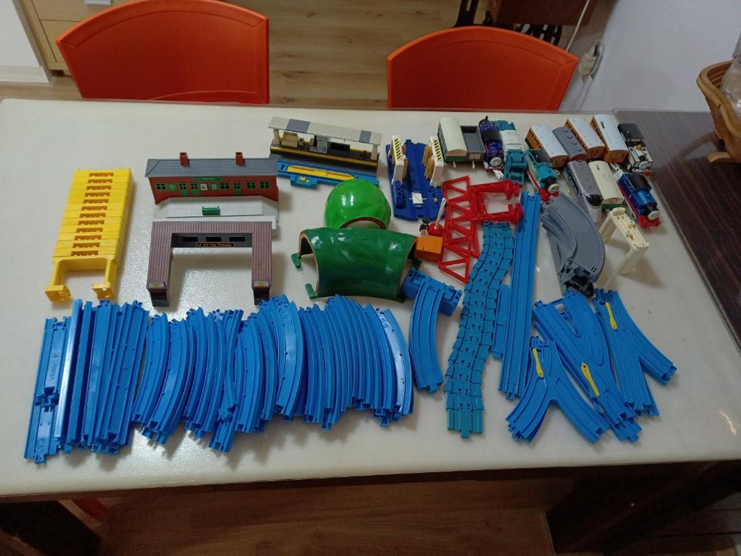 tomy train tracks