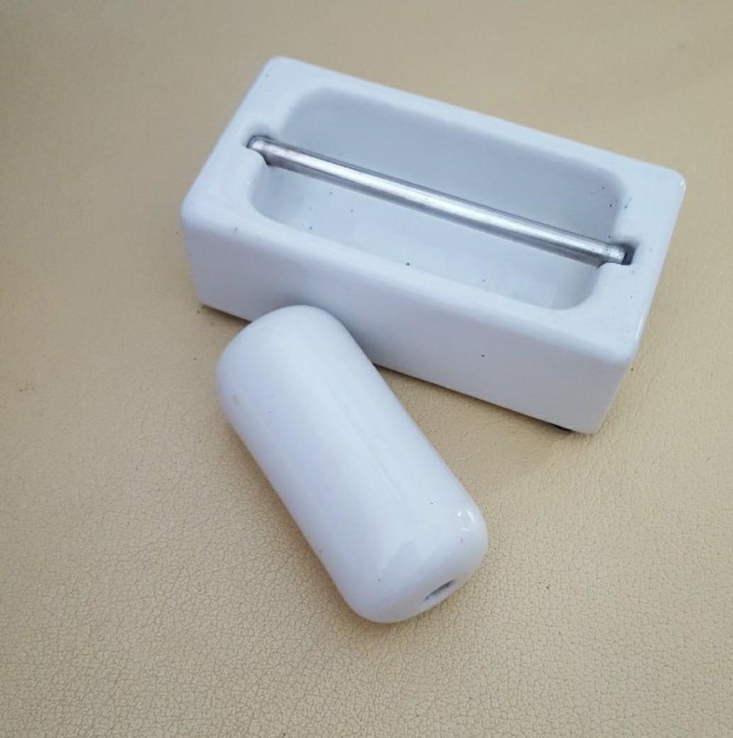 Vintage porcelain stamp/envelope roller moistener, Hobbies & Toys