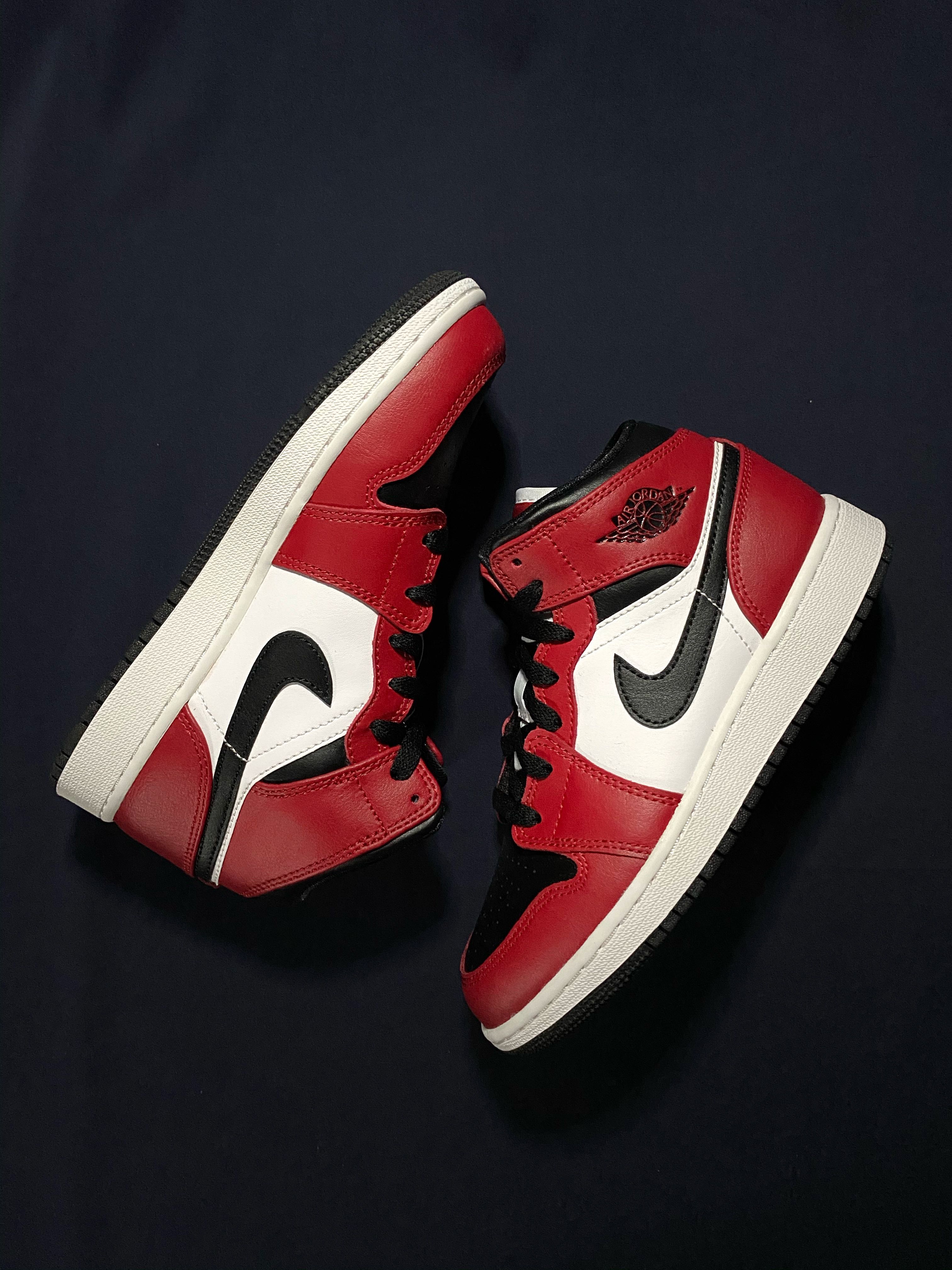 air jordan chicago mid black toe