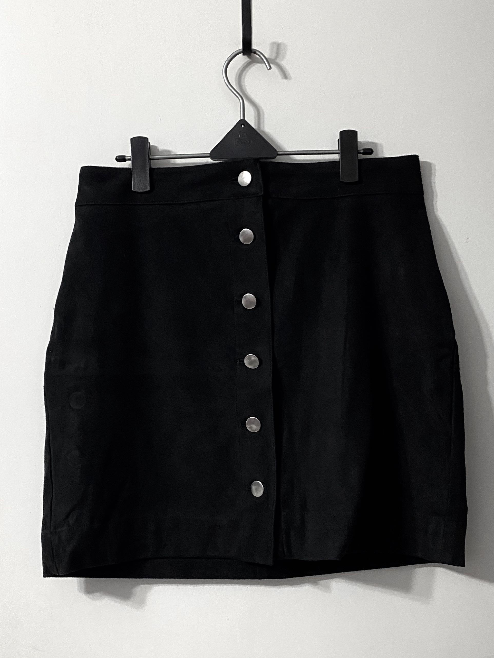 black button up skirt outfit