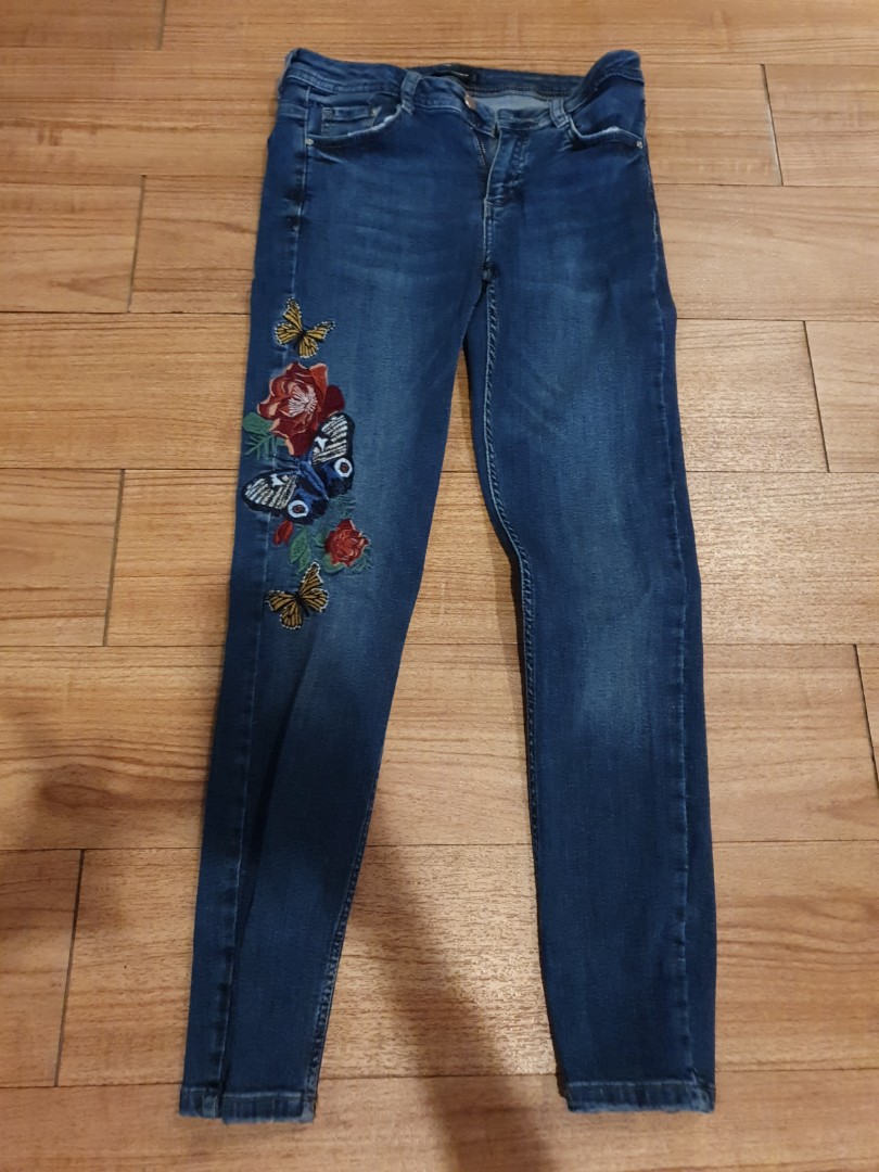 Zara Trafaluc Celana Jeans bunga / denim jeans 38 #LebihNyaman, Fesyen  Wanita, Pakaian Wanita, Bawahan di Carousell