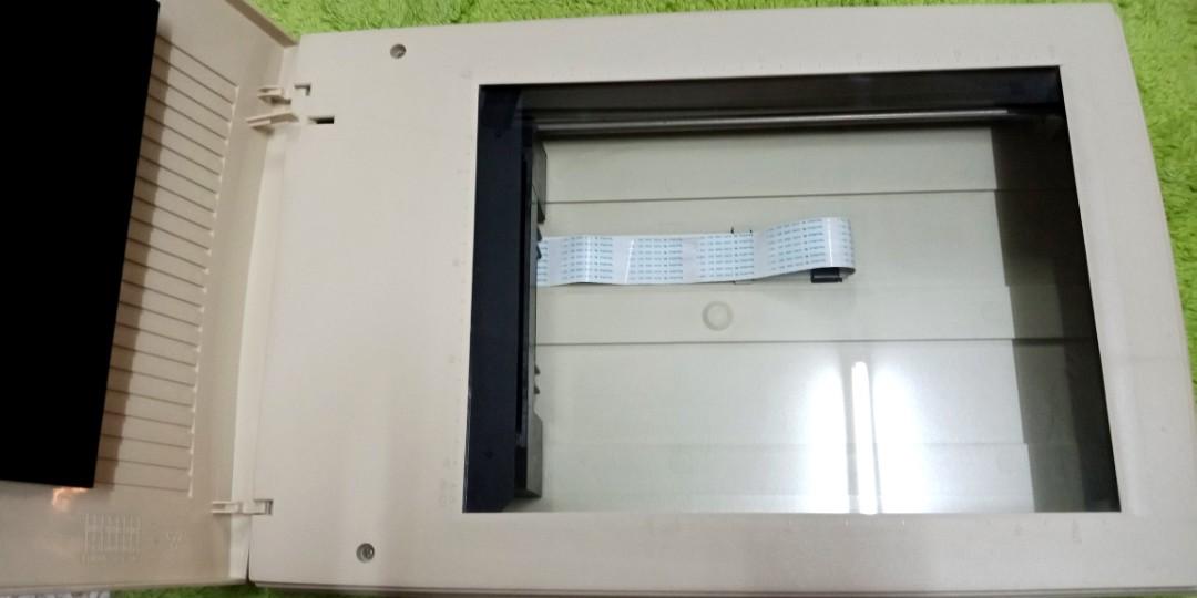 Computer Scanner (Category: Computer Parts) located in Kuala Lumpur. Submitted by ncs2u (Listing ID 1020634697, Image 3). Description: * Used Item * Good Condition 95% New * Cash & Carry!! * No Delivery!! * COD At Kepong Only! - Scanner x 1 - CD driver x 1.
