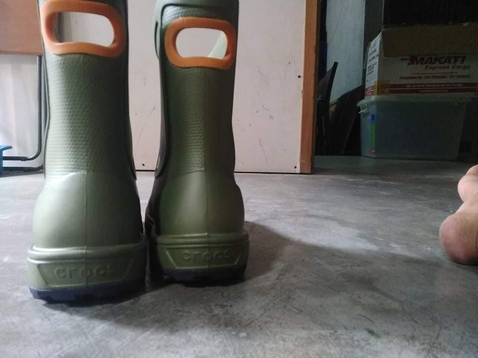 crocs mens rain boots