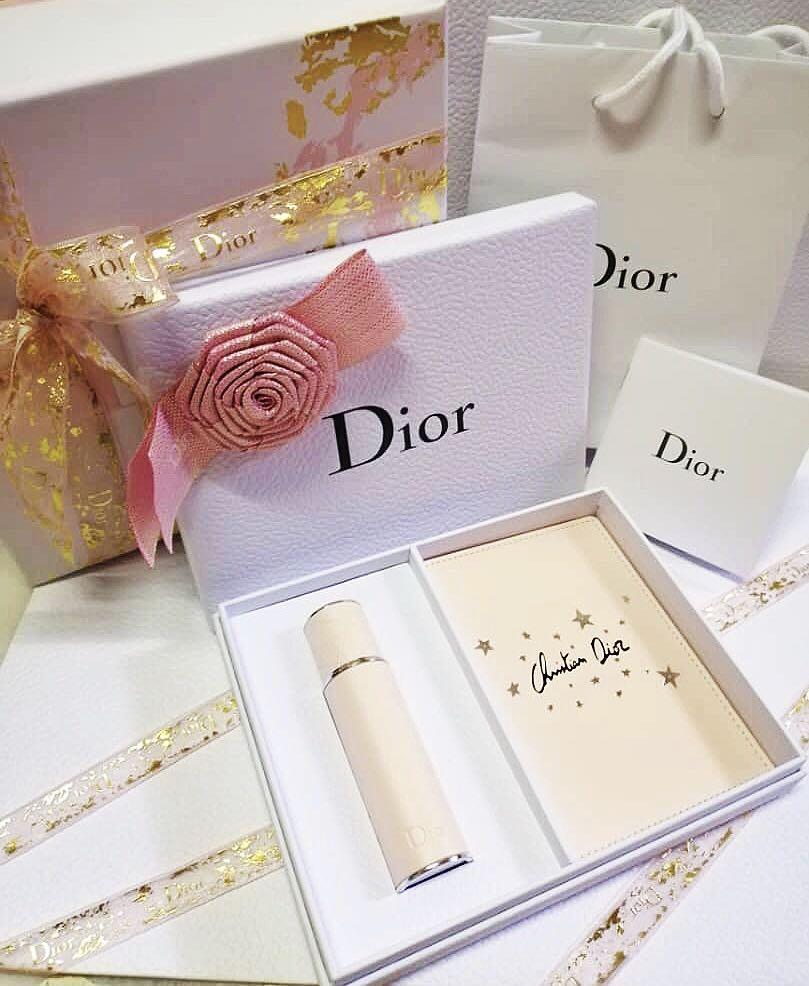 Miss Dior Travel Gift Set Eau de Toilette Travel Spray & Passport Holder  in Box