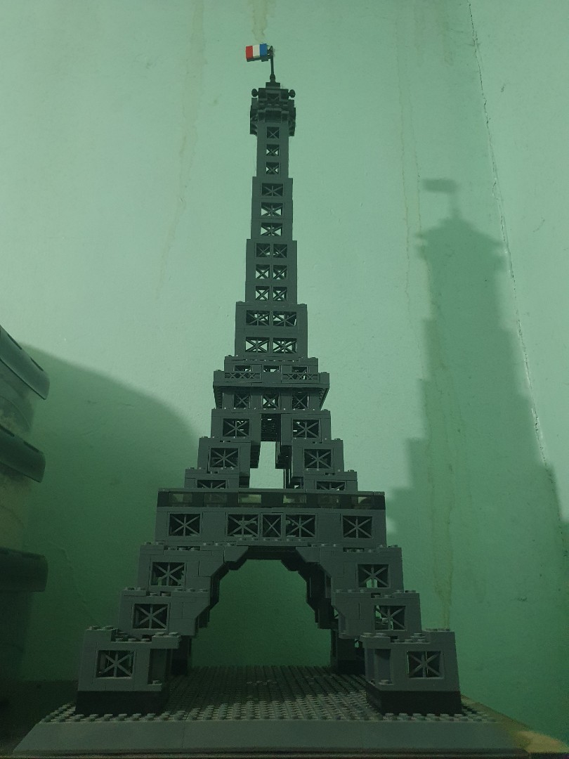 Wange eiffel tower shop
