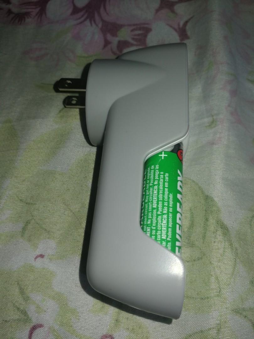 Eveready NiMH AA/AAA Rechargeable Battery Charger, Computers & Tech