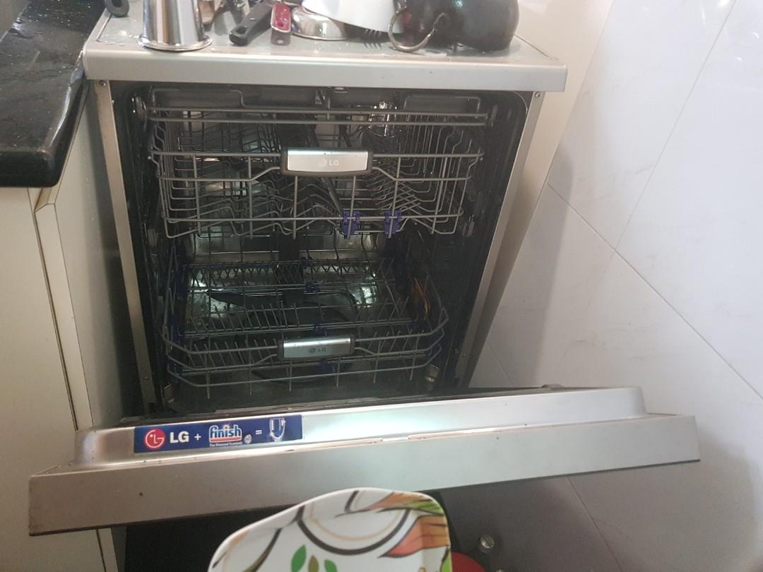 LG D1454TF True steam direct drive dishwasher with smart rack
