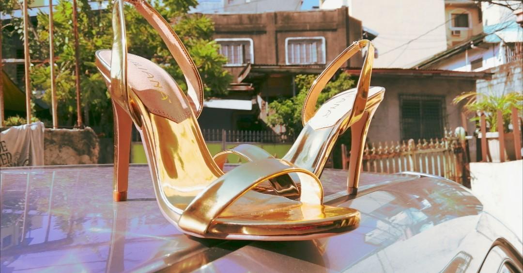 liliana gold heels